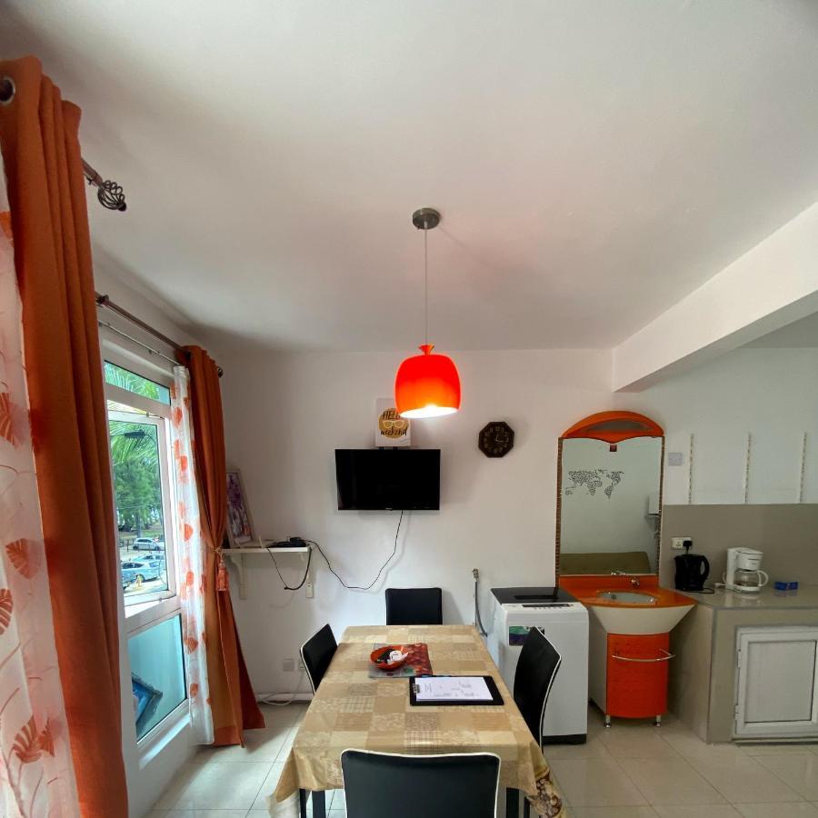 Sea Front 2 Bedrooms Apartment Flic en Flac Екстер'єр фото